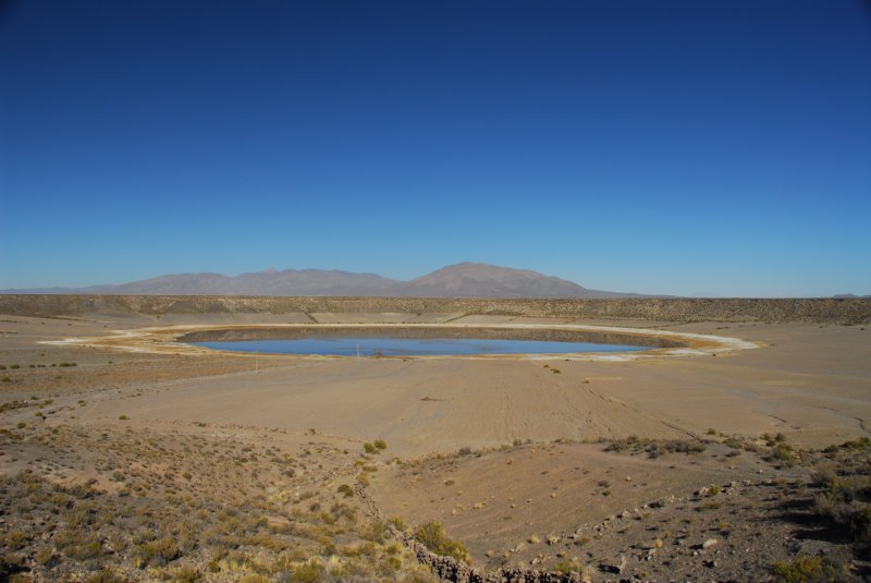 lalagunasembrapipiccoladelgiornoprecedentemalacollinachesiriflettenellacqua.jpg