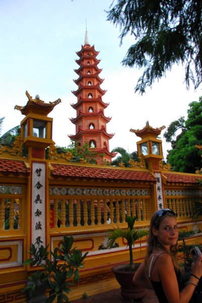 hanoiemilieallingressodiunapagoda.jpg